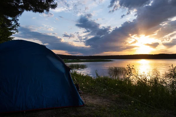 Tent Shore Beautiful Lake Thesunset Sky Clouds — Stock Photo, Image