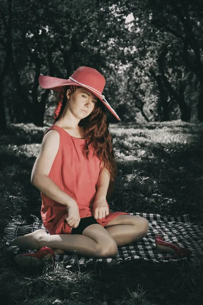 Beautiful Young Woman Red Dress Hat Straightens Stockings Her Legs — Stock Photo, Image