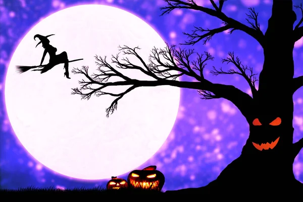 Большое Старое Дерево Гримасой Ведьмой Летящей Метле Фоне Большой Луны — стоковое фото