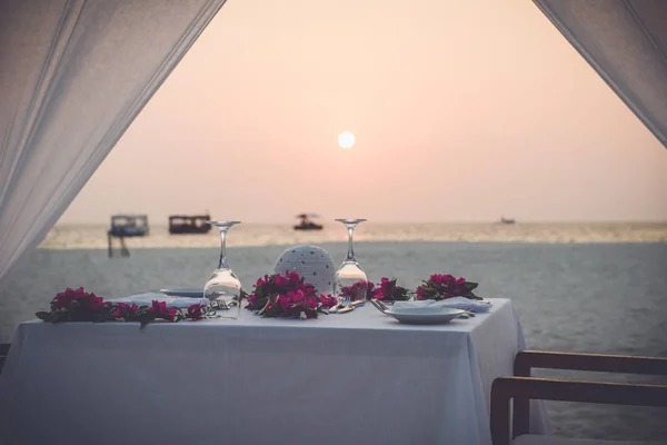 Romantica Cena Spiaggia Sulle Maldive — Foto Stock