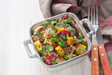 Tatlı ekşi soslu patlıcan