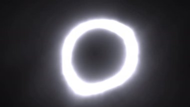 Dumanlar Dünyasında Işığın Yanan Sıcak Halesi