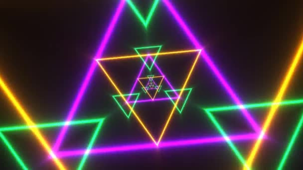 Formas triangulares movendo-se para o visor interminável Triplet Neon 80s Tech — Vídeo de Stock