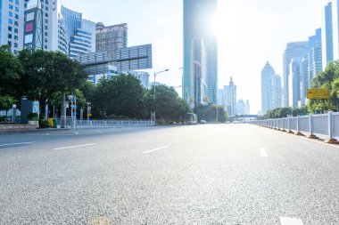 Morden şehrinde asfalt yol