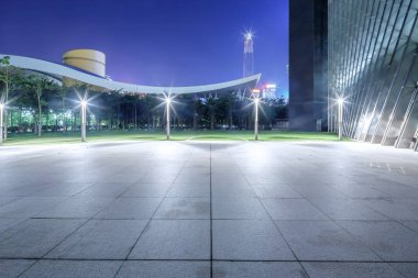 modern şehir boş modern meydanda