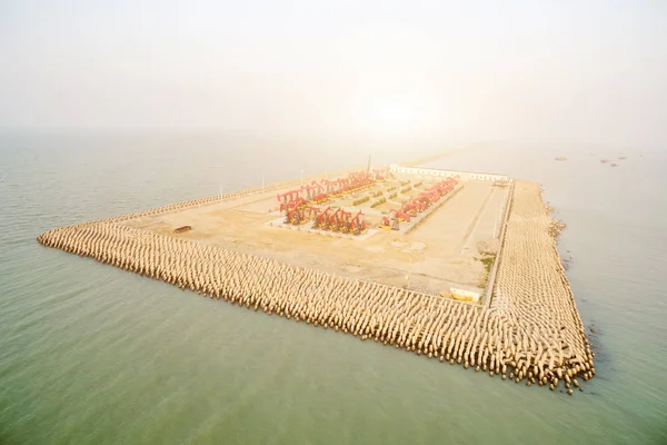 港の眺めの石油開発 — ストック写真