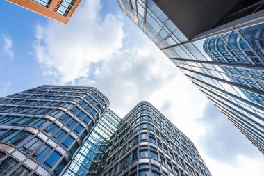 gün up görünümlü şehir binaları