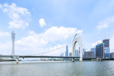 Zhujiang nehir ve finans bölgesine Guangzhou, Çin'in modern bina.