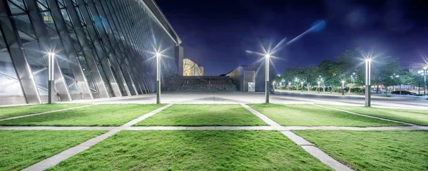 Empty Modern Square Coverd Grass Modern City — Stock Photo, Image