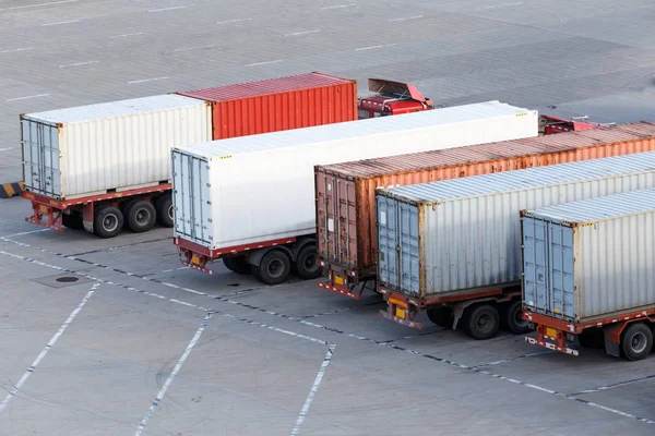 Vervoer Van Lading Containers Vrachtwagen Rechtenvrije Stockafbeeldingen