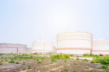 büyük petrol depo görünümünü