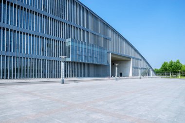 Şehirdeki modern ofis binası