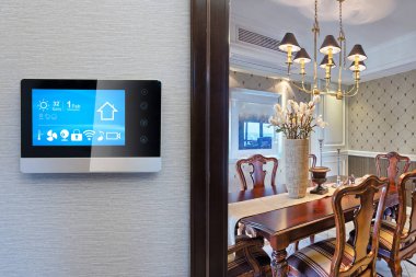 bir tablet ev aletleri kontrol etmek için kullanın.