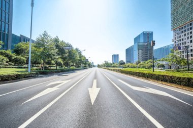 modern şehir içinde yol asfalt