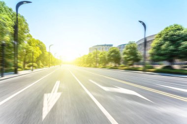 modern şehir içinde yol asfalt