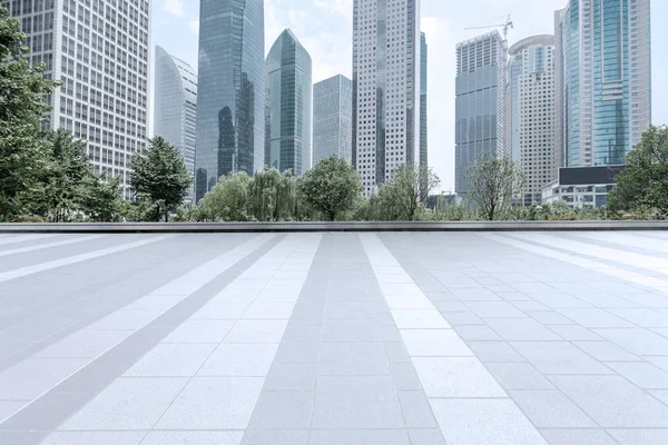 Rascacielos Una Ciudad Moderna Con Vistas Perspectiva Bajo Cielo Azul — Foto de Stock