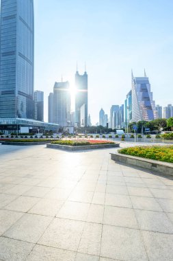 modern şehir boş modern meydanda
