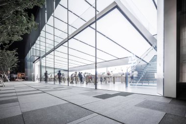 Modern şehrin boş, modern meydanı ve gökdelenleri