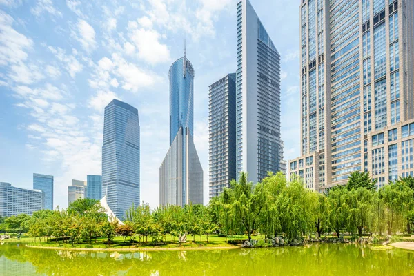 Felhőkarcolók Modern Város Néző Szempontjából Kék Alatt — Stock Fotó