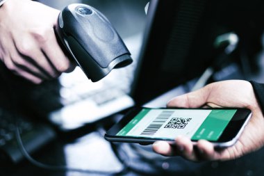 Online alışveriş, Qr kodu ödeme, nakitsiz teknoloji kavramı