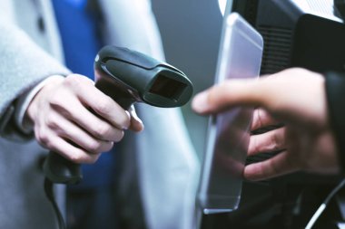 Online alışveriş, Qr kodu ödeme, nakitsiz teknoloji kavramı