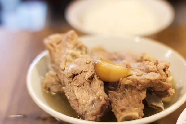 Bak Kut Teh Den Weißen Schalen Auf Dem Tisch — Stockfoto