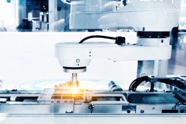 Endüstriyel makine ve fabrika robot kol. Akıllı fabrika sanayi 4.0 konsept.