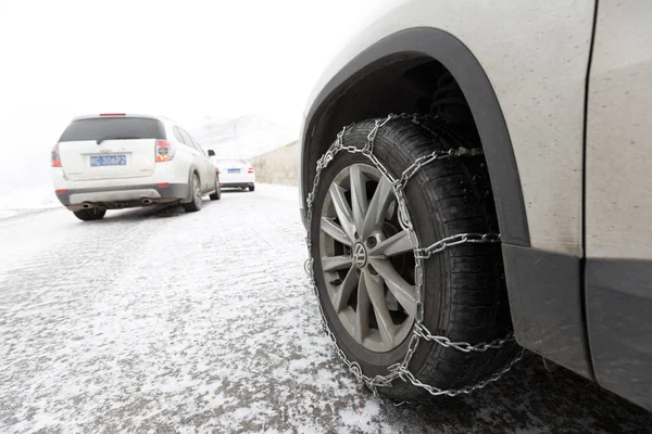 Tybet Chiny Marca Łańcuchy Śniegowe Oponach Samochodu — Zdjęcie stockowe