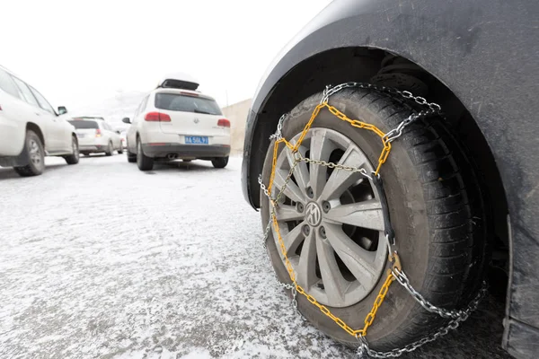 Tibet Chine Mars Chaînes Neige Sur Pneu Voiture — Photo