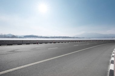 boş asfalt yol ile peyzaj