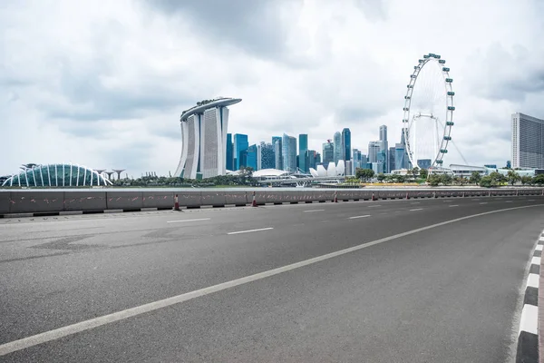 Lege Weg Met Skyline — Stockfoto