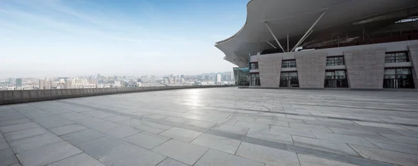 Suelo Vacío Con Horizonte Ciudad Moderna —  Fotos de Stock