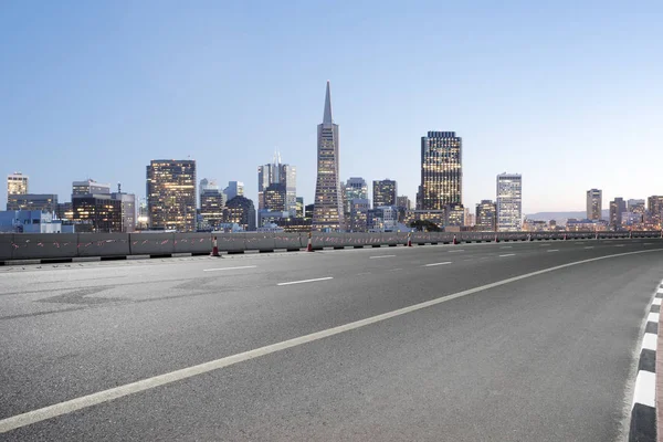 Empty Road City Skyline — Stock Photo, Image