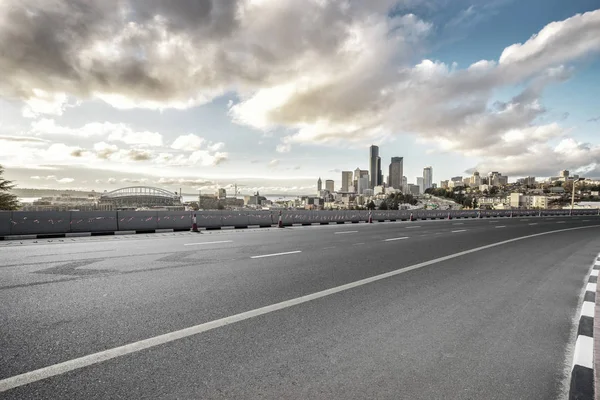 Lege Weg Met Skyline — Stockfoto