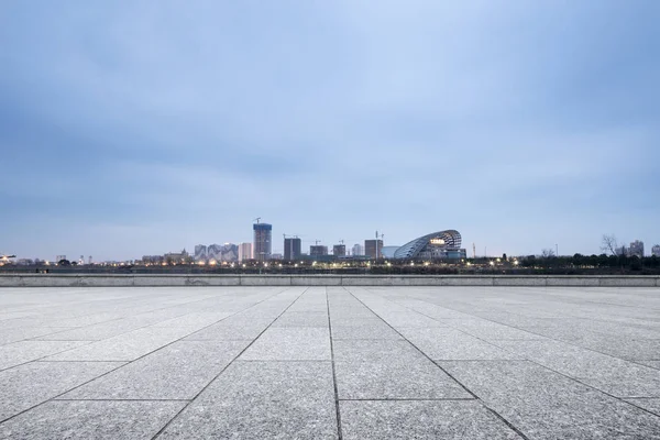 Suelo Vacío Con Horizonte Ciudad Moderna — Foto de Stock