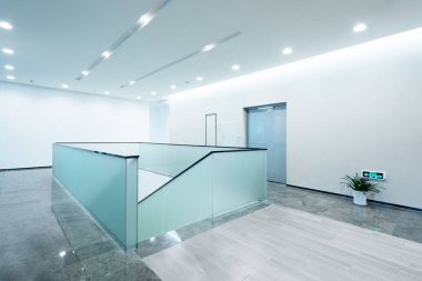 boş modern ofis merdiven