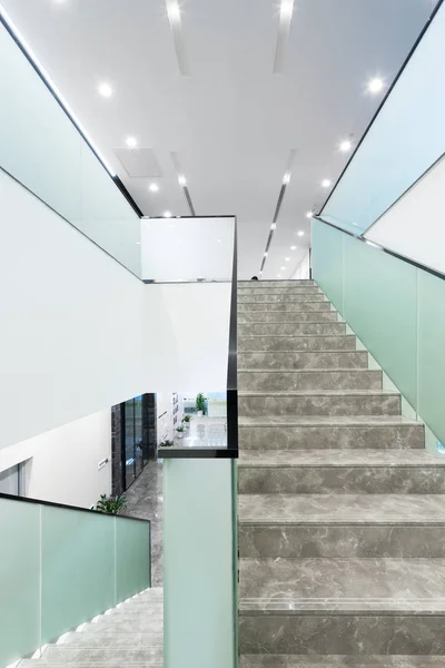 Escalera Oficina Moderna Vacía — Foto de Stock
