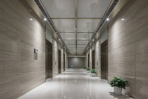 近代的なオフィスビルのエレベーター部屋 — ストック写真