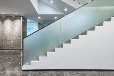boş modern ofis merdiven