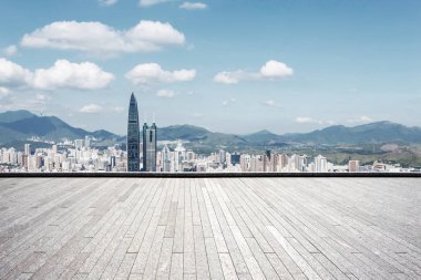 perspektif mavi gökyüzü altında bakan ile modern bir şehir gökdelenler