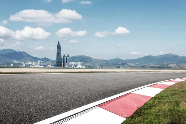 Grattacieli Una Città Moderna Con Vista Panoramica Sotto Cielo Blu — Foto Stock