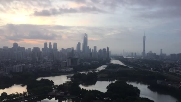 Mavi Bulut Gökyüzünde Chongqing Şehir Manzarası — Stok video