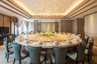 Masa ve koltuk Çin restoranı iç