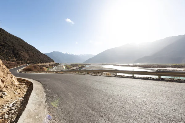 中国西藏山区公路 — 图库照片