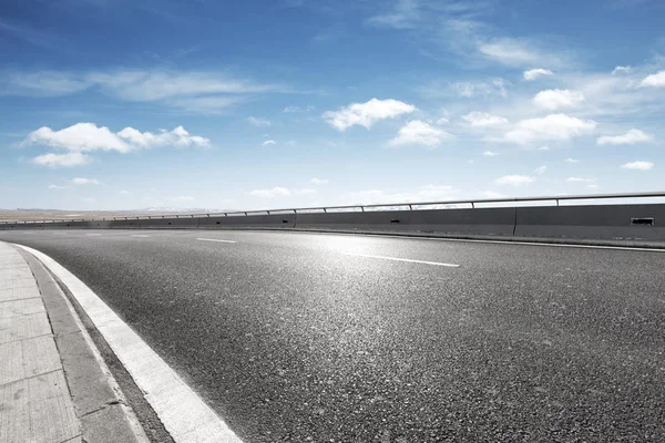 Autostrady Przez Góry Błękitnego Nieba — Zdjęcie stockowe