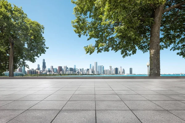 Terrain Vide Avec Skyline Dans Jardin — Photo