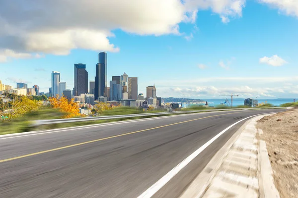 Lege Asfalt Snelweg Door Moderne Stad — Stockfoto