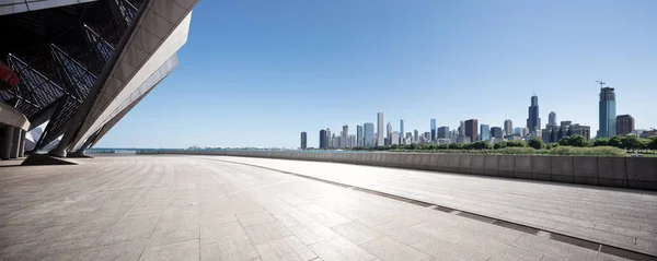 Tanah Kosong Dengan Pemandangan Kota Modern Chicago — Stok Foto