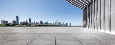 Chicago 'da modern şehir manzarası olan boş bir arazi.