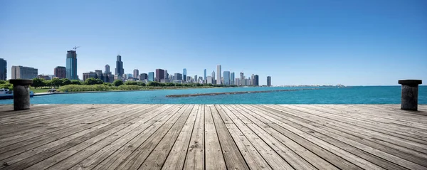 Tanah Kosong Dengan Pemandangan Kota Modern Chicago — Stok Foto